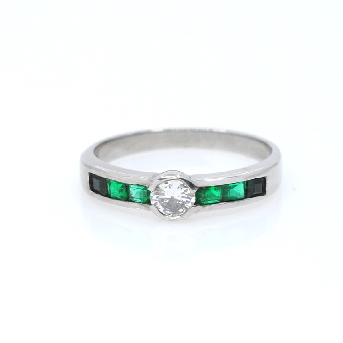 Anillo oro 18k blanco brillante y esmeraldas 