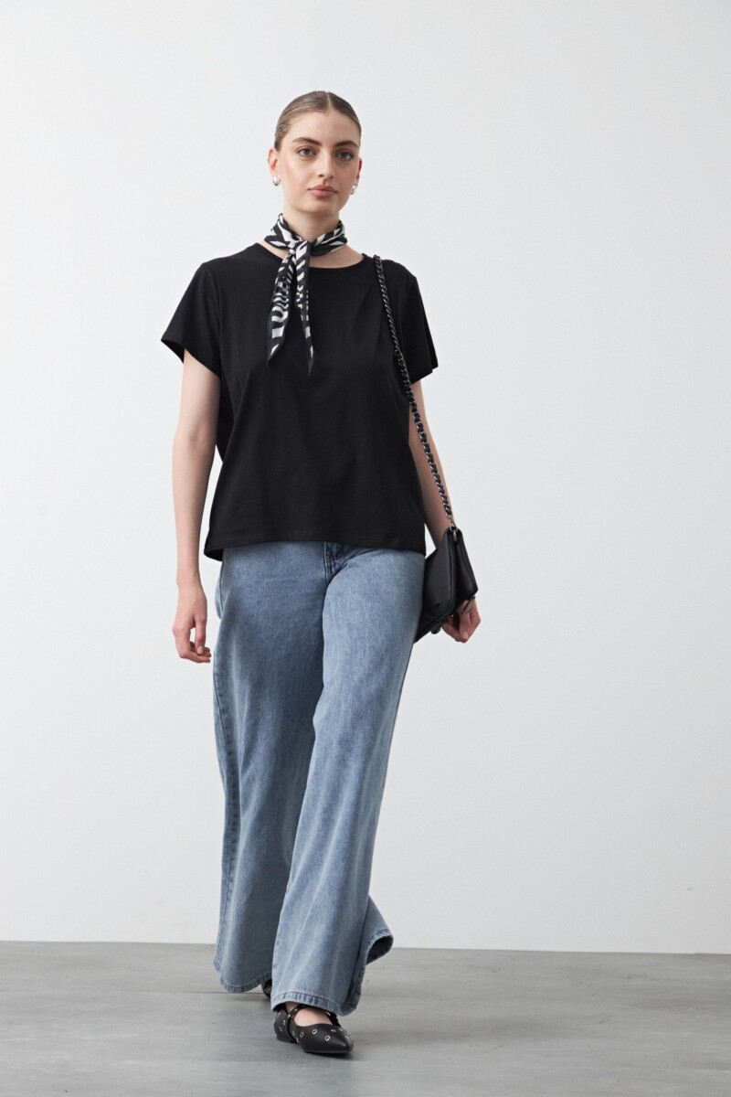 REMERA AMANITA Negro