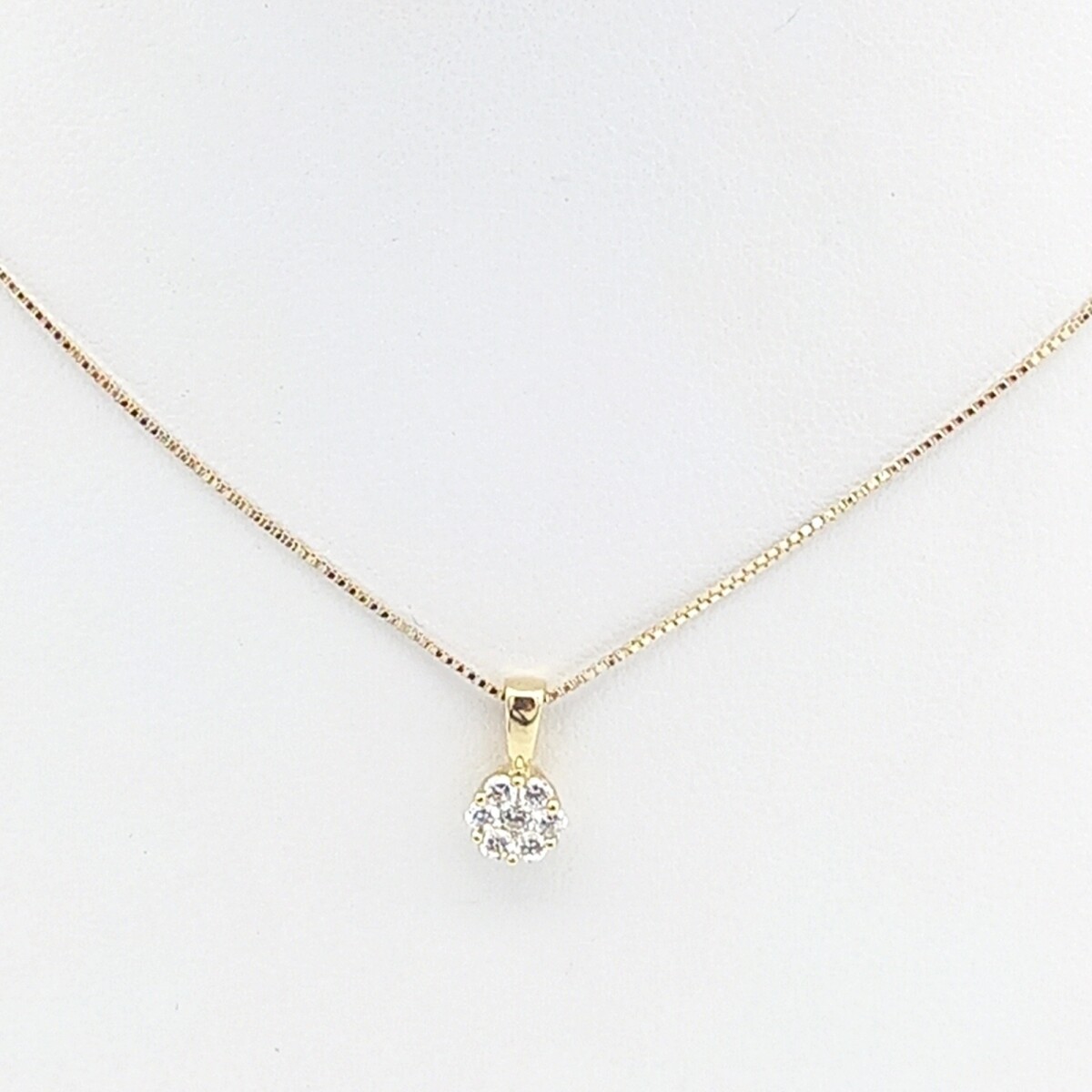 Conjunto de cadena y colgante en oro 10 ktes con circonias. 