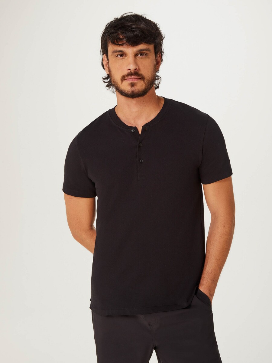CAMISETA BÁSICA DE BOTONES - NEGRO 