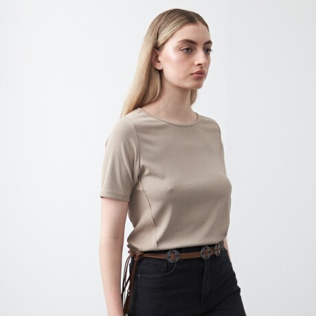 REMERA MIYASAKI Tostado