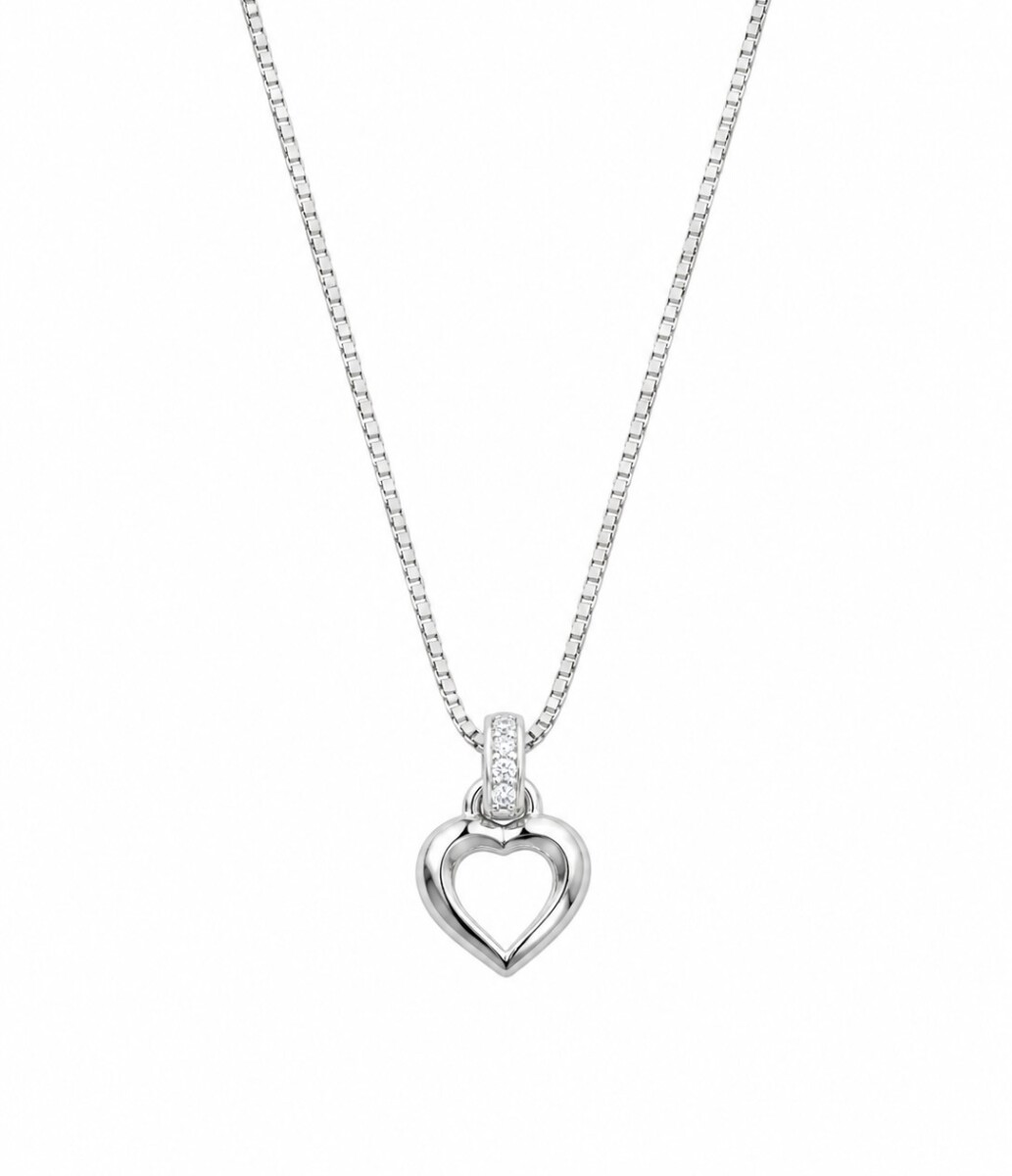 Cadena con colgante corazón pequeño calado al centro 
