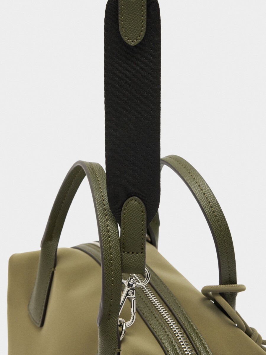 Bolso Tote Textura Suave Con Colgante caqui