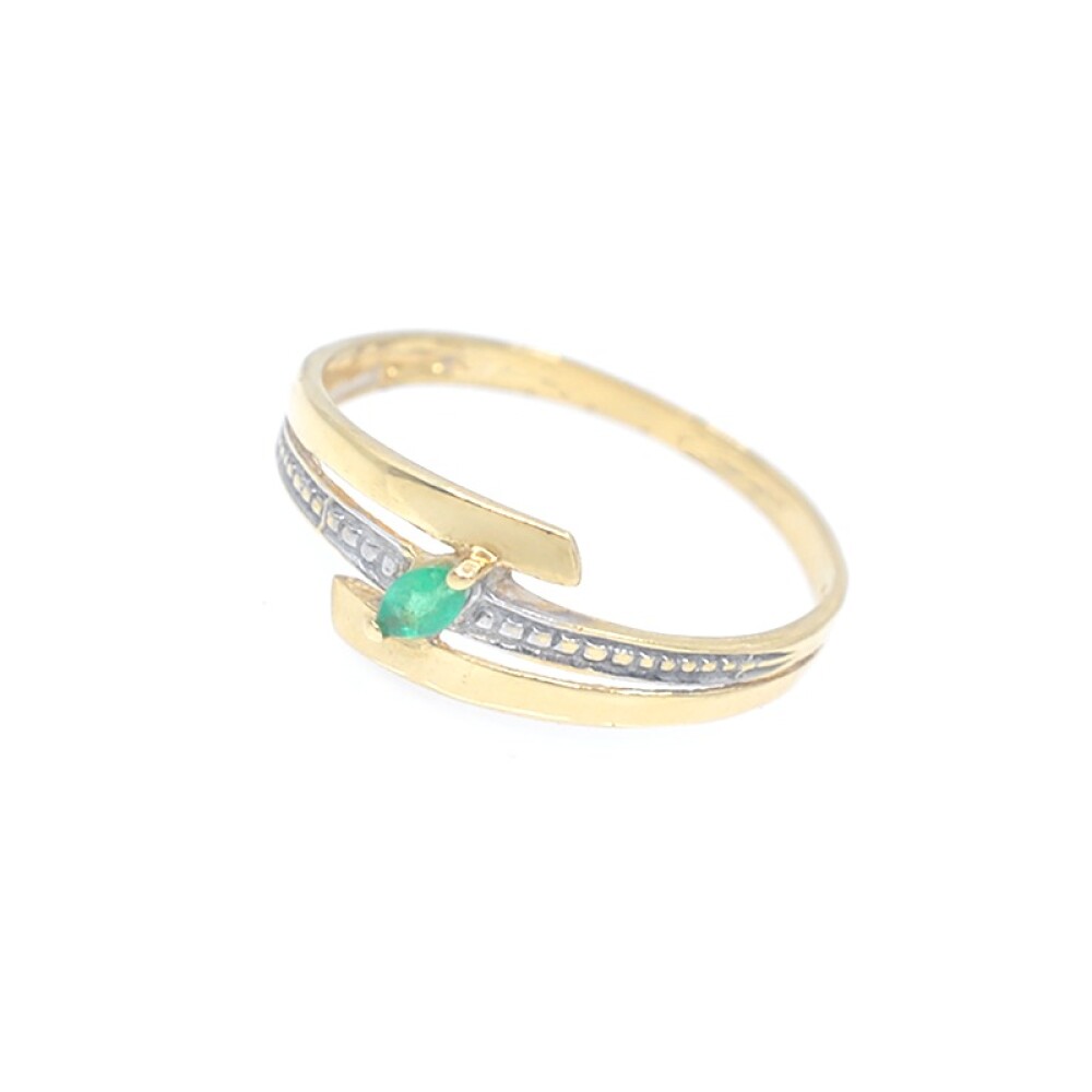 Anillo en oro 18k con esmeralda navette Anillo en oro 18k con esmeralda navette
