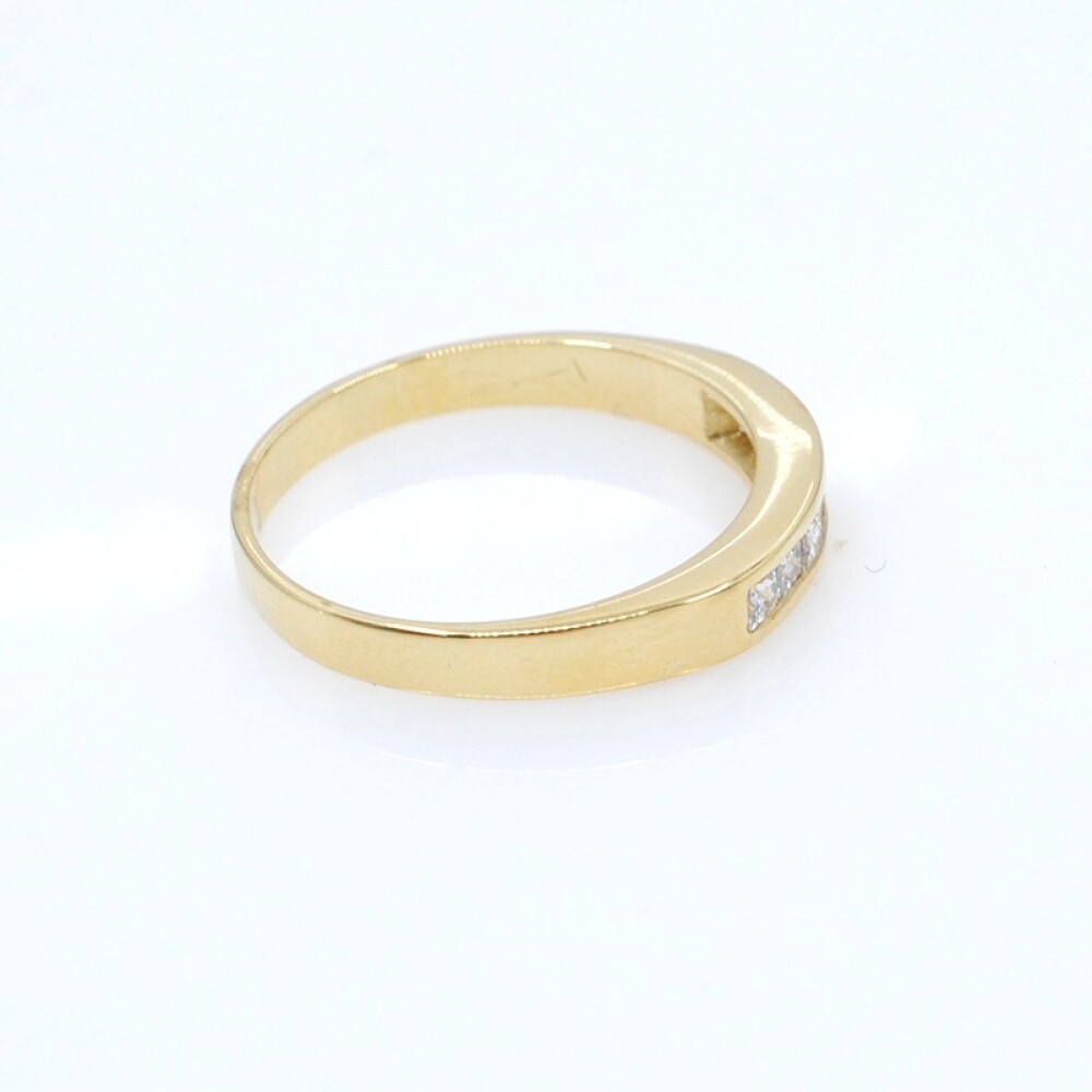 Anillo en oro 18k amarillo y brillantes Anillo en oro 18k amarillo y brillantes