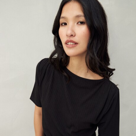 REMERA ASIA Negro