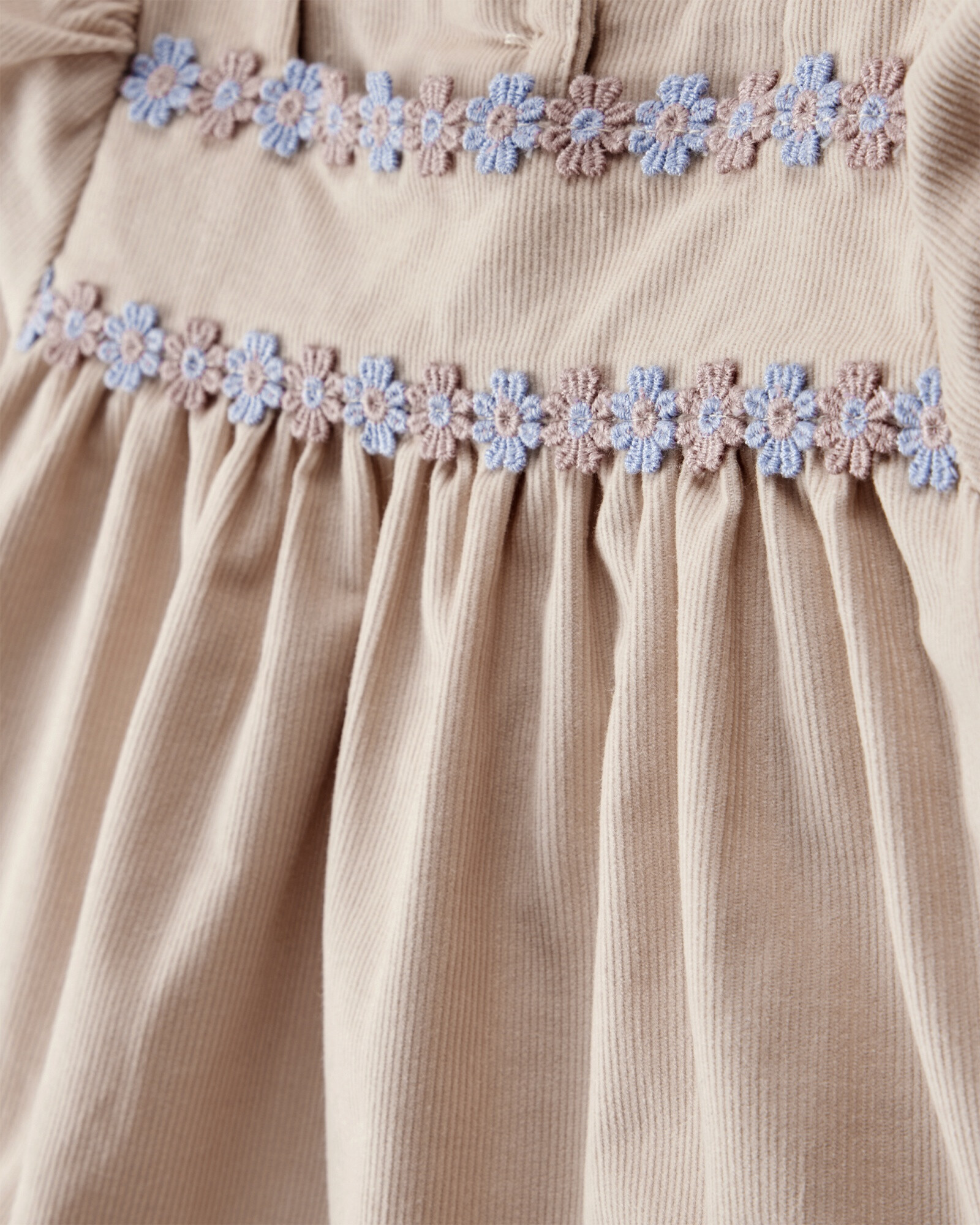 Vestido de pana, con bordado floral Sin color