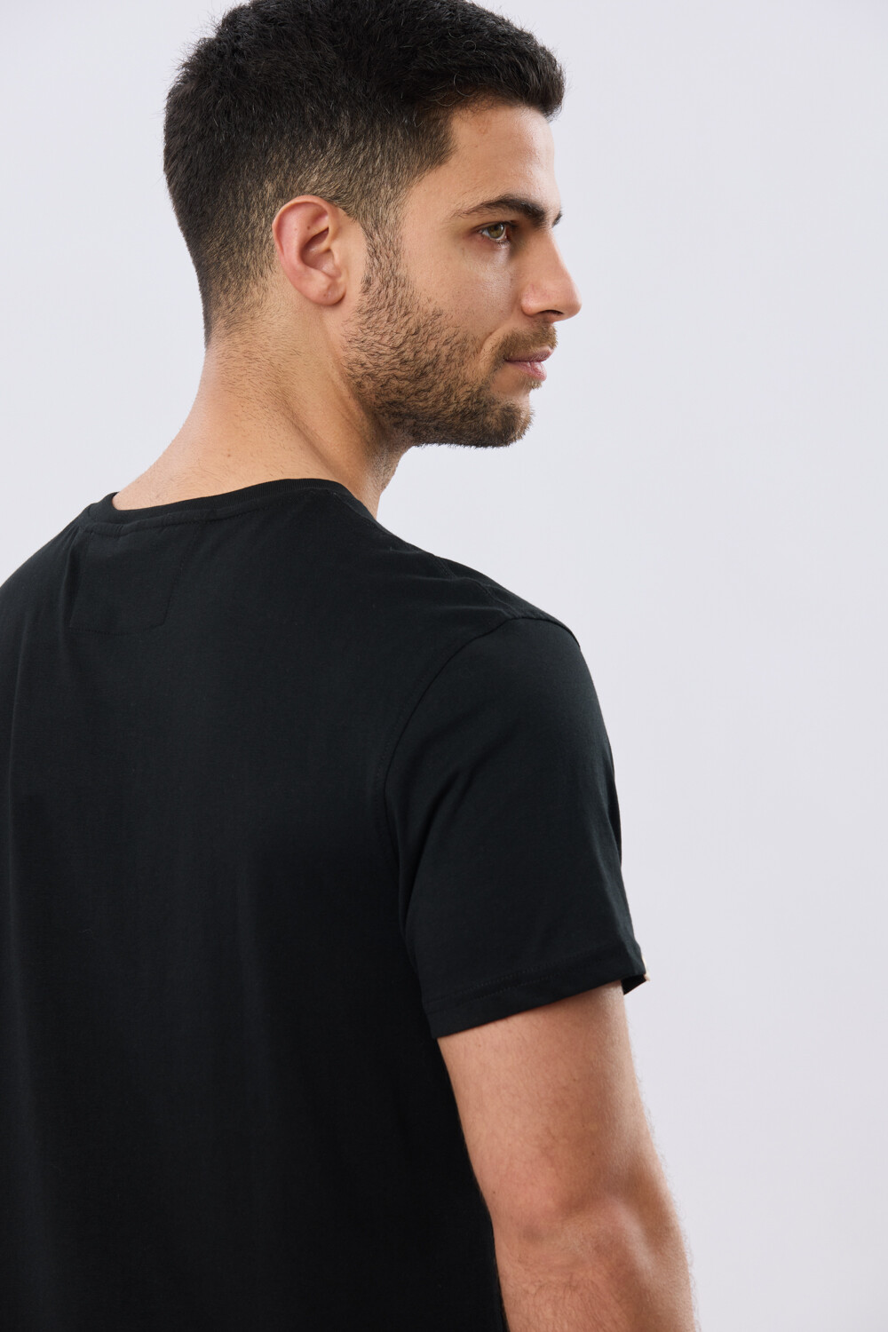 REMERA LISA DE ALGODÓN Negro
