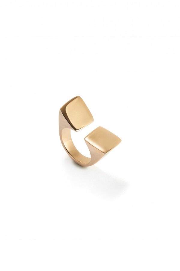 ANILLO BAÑADO EN ORO 18K ACABADO LISO Y FORMA CUADRADA Anillo