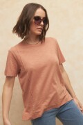 REMERA DINAMARCA Canela