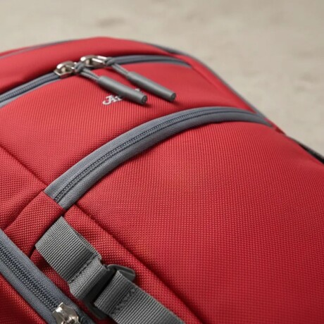 Mochila Arye Colonia 35 Litros con Portanotebook Rojo