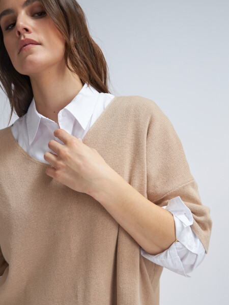 Camiseta manga corta escote en V tejida Beige