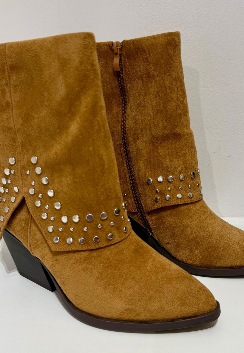 BOTA CORTA TACHA Camel