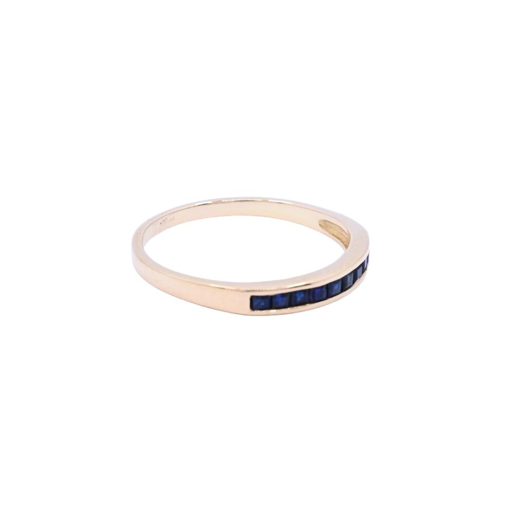 Anillo medio sin fin oro 18 k zafiros azules carré. Anillo medio sin fin oro 18 k zafiros azules carré.
