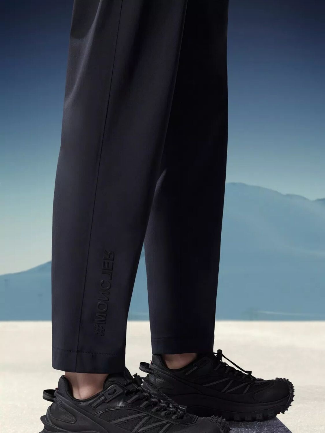 Pantalón impermeable con tecnología WINDSTOPPER-GORE-TEX LABS - Negro —  Fifth Av