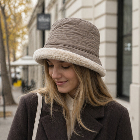 Gorro piluso puffer con corderito Gris