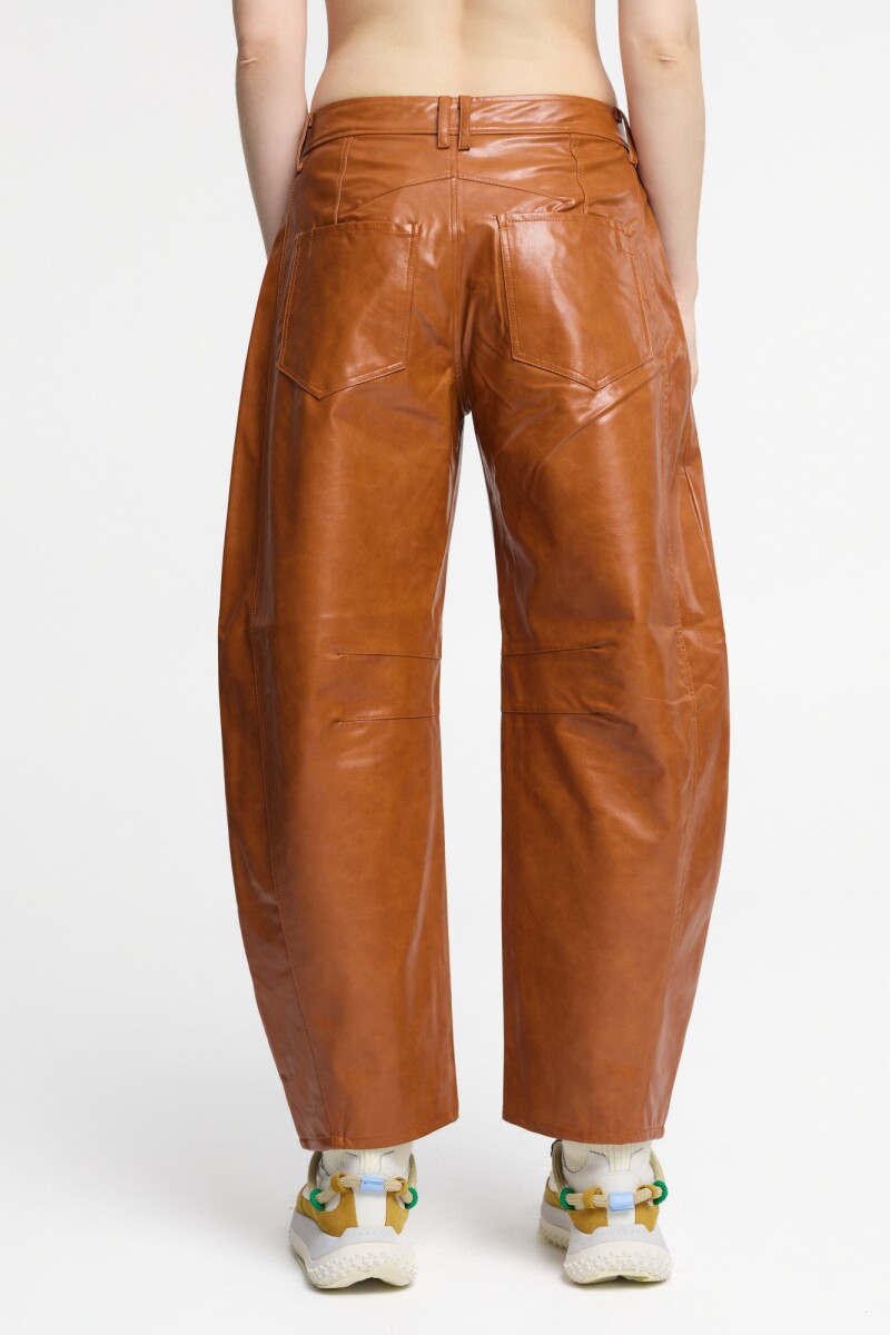 PANTALÓN SILUETA GLOBO Caramelo