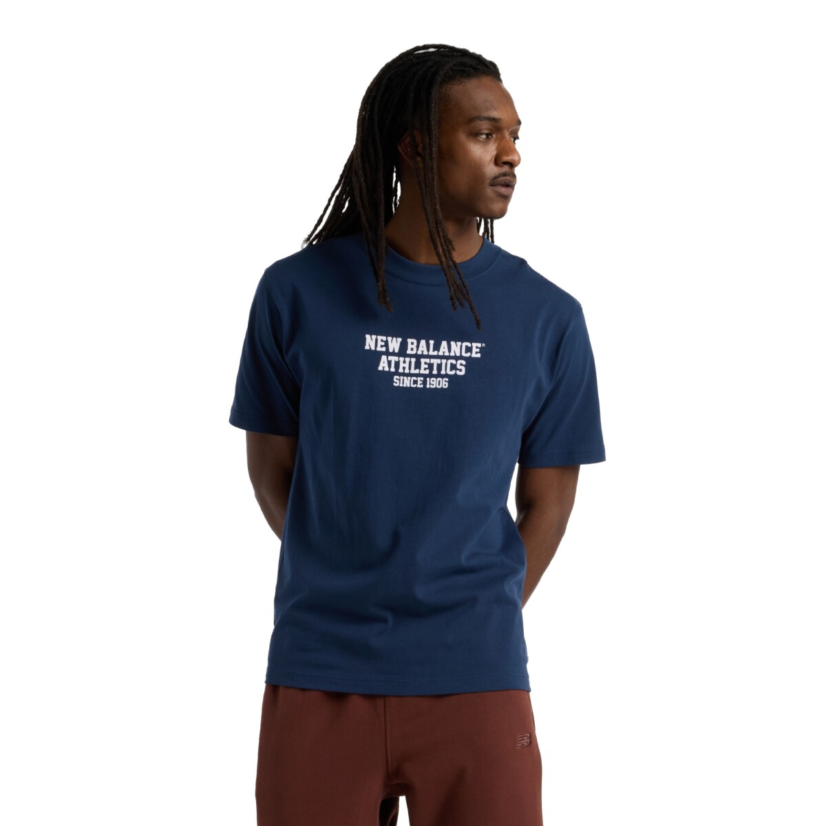 Remera New Balance de Hombre - Varsity Graphic - MT51526NNY - BLUE 