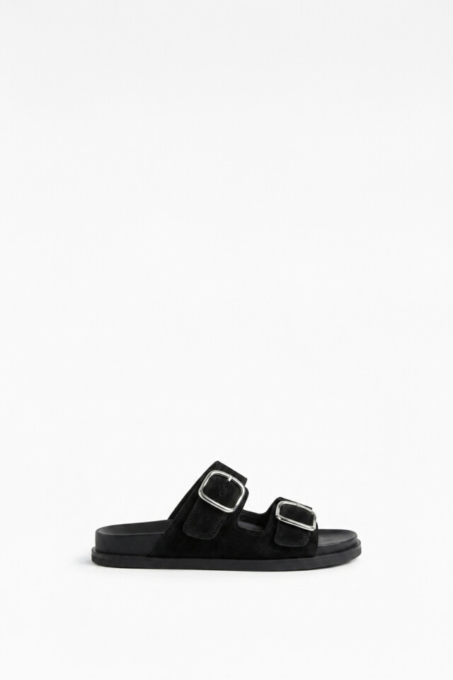 Sandalia con hebillas negro
