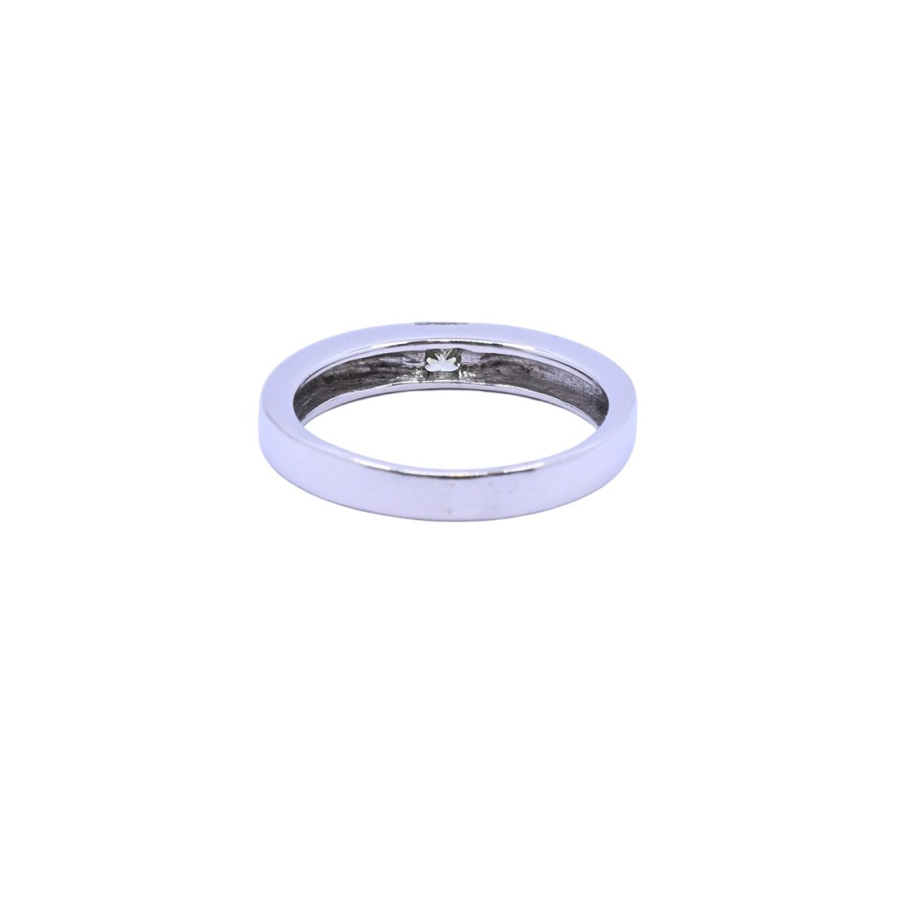Anillo oro 18k blanco con brillantes tallado princesa. Anillo oro 18k blanco con brillantes tallado princesa.