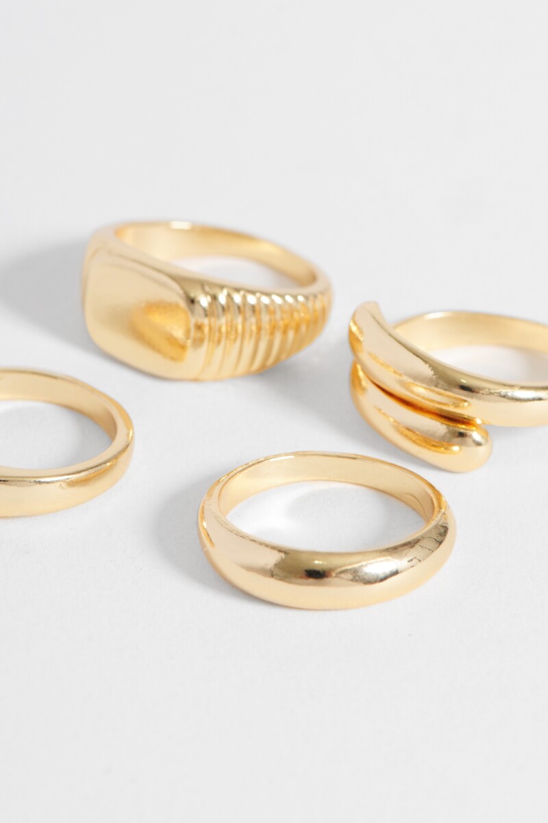 Set de cuatro anillos basicos dorado