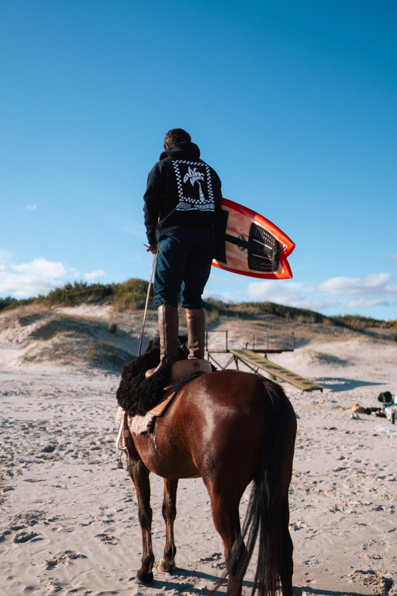 HOODIE EXPLORER / Negro U