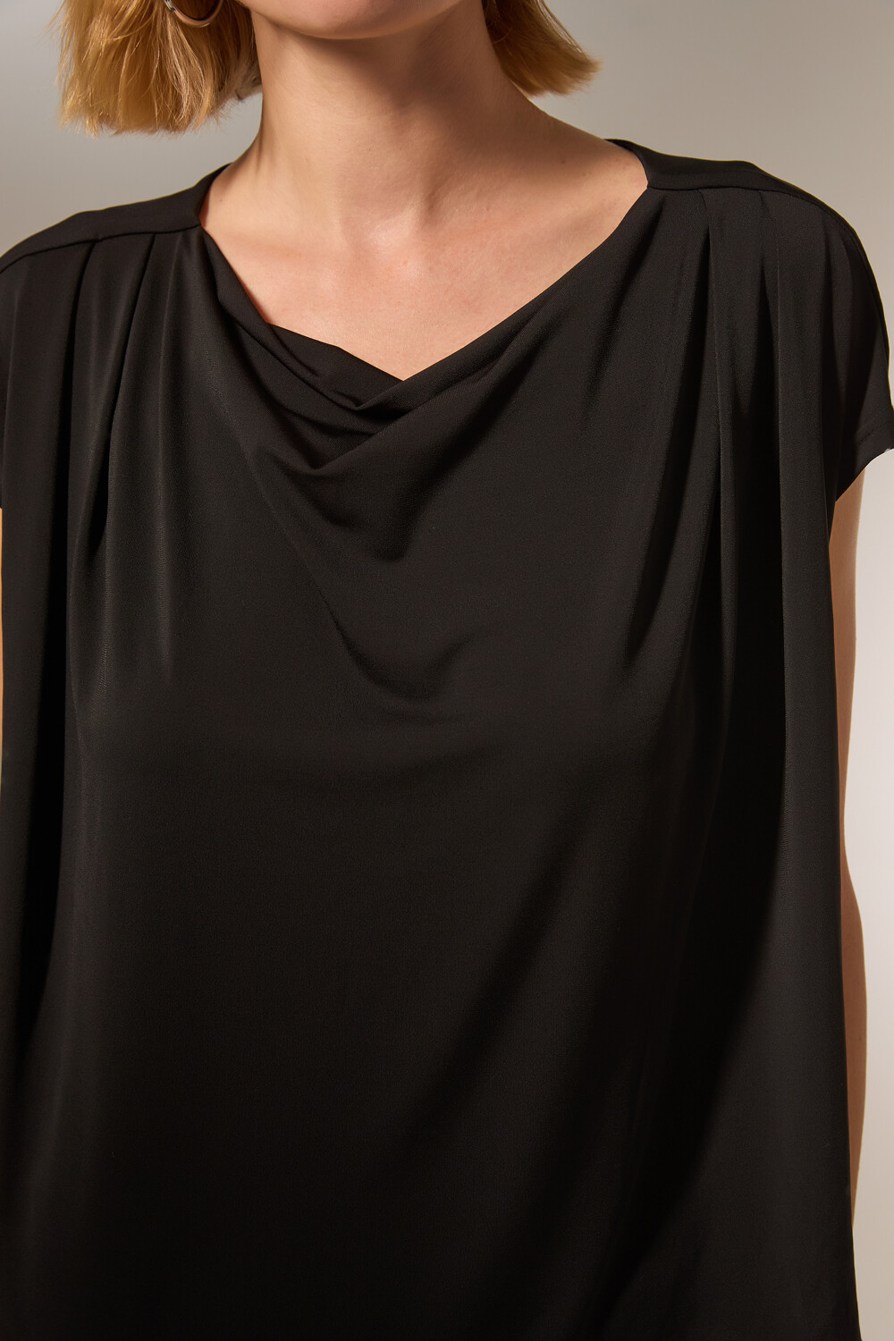Remera Ostine Negro