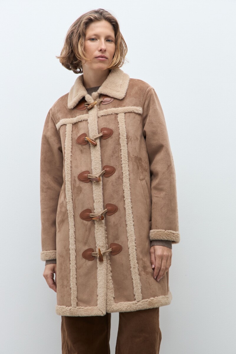 Abrigo simil gamuza alamares tostado