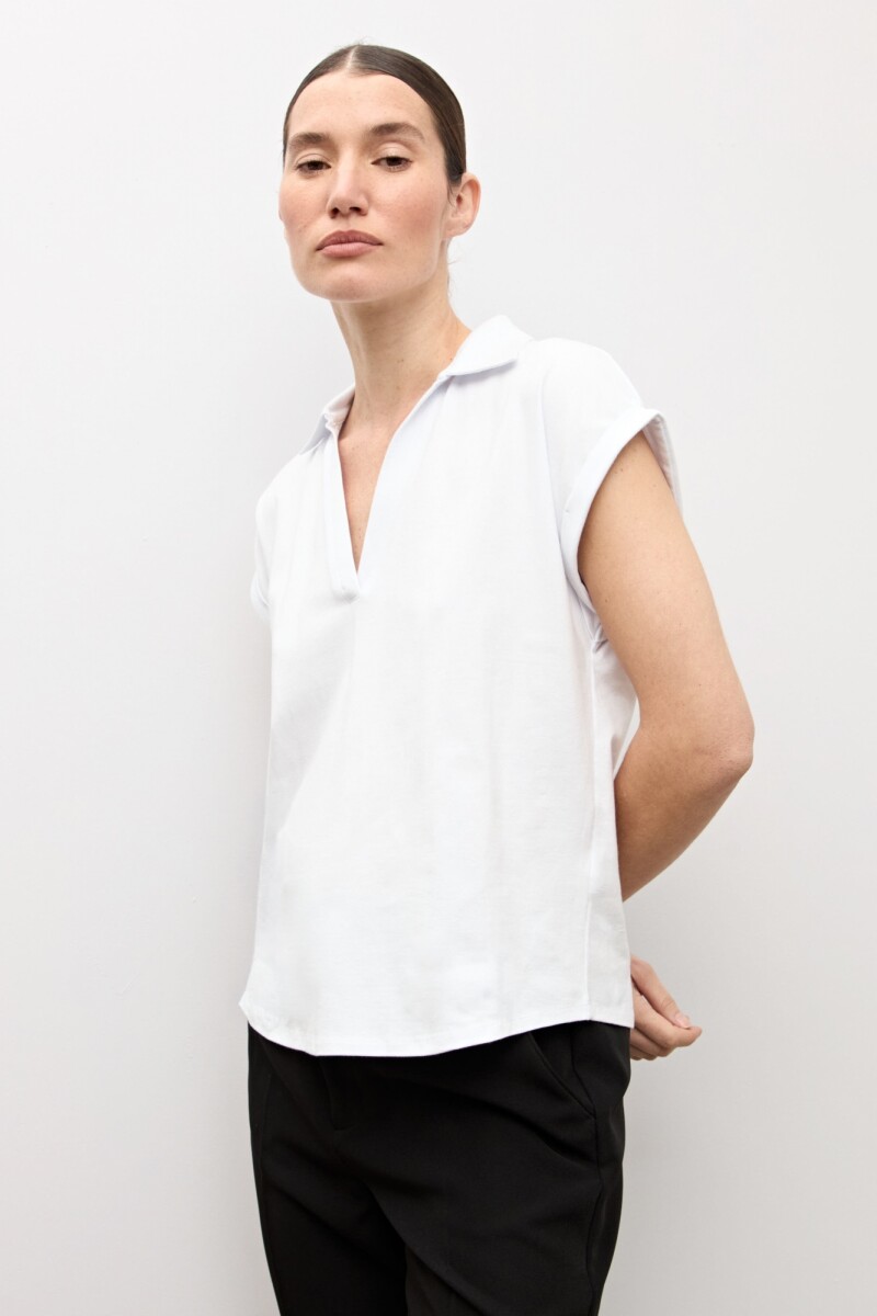 Remera cuello polo blanco