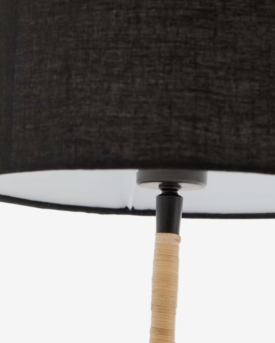 Lámpara de mesa Pina de metal y ratán con pantalla de algodón negro Lámpara de mesa Pina de metal y ratán con pantalla de algodón negro