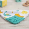 Babero bandana con mordillo BUBA Dino verde