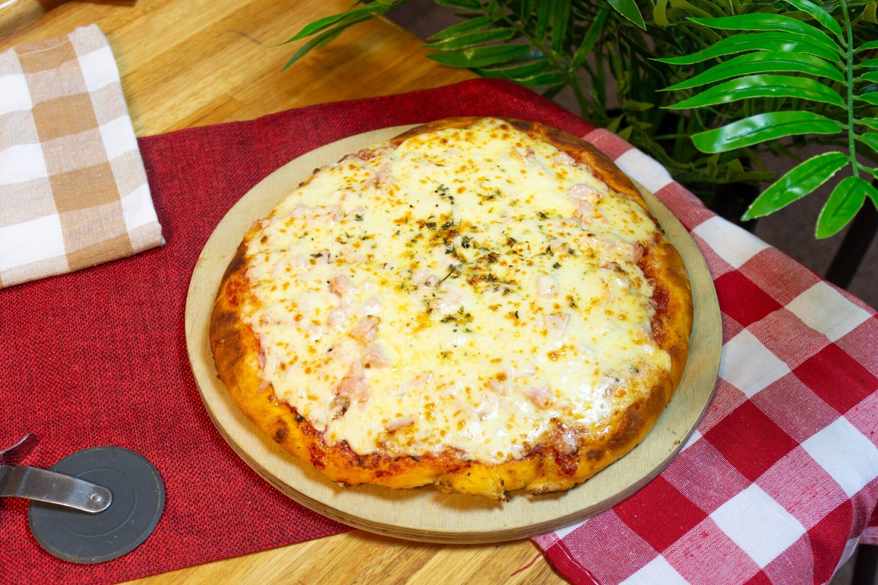 Pizzeta con Jamón y Muzzarella - 000 