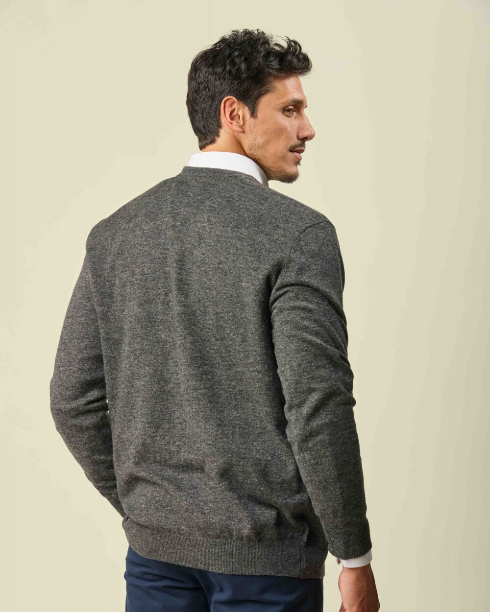 Buzo Lambswool Escote V Gris Oscuro