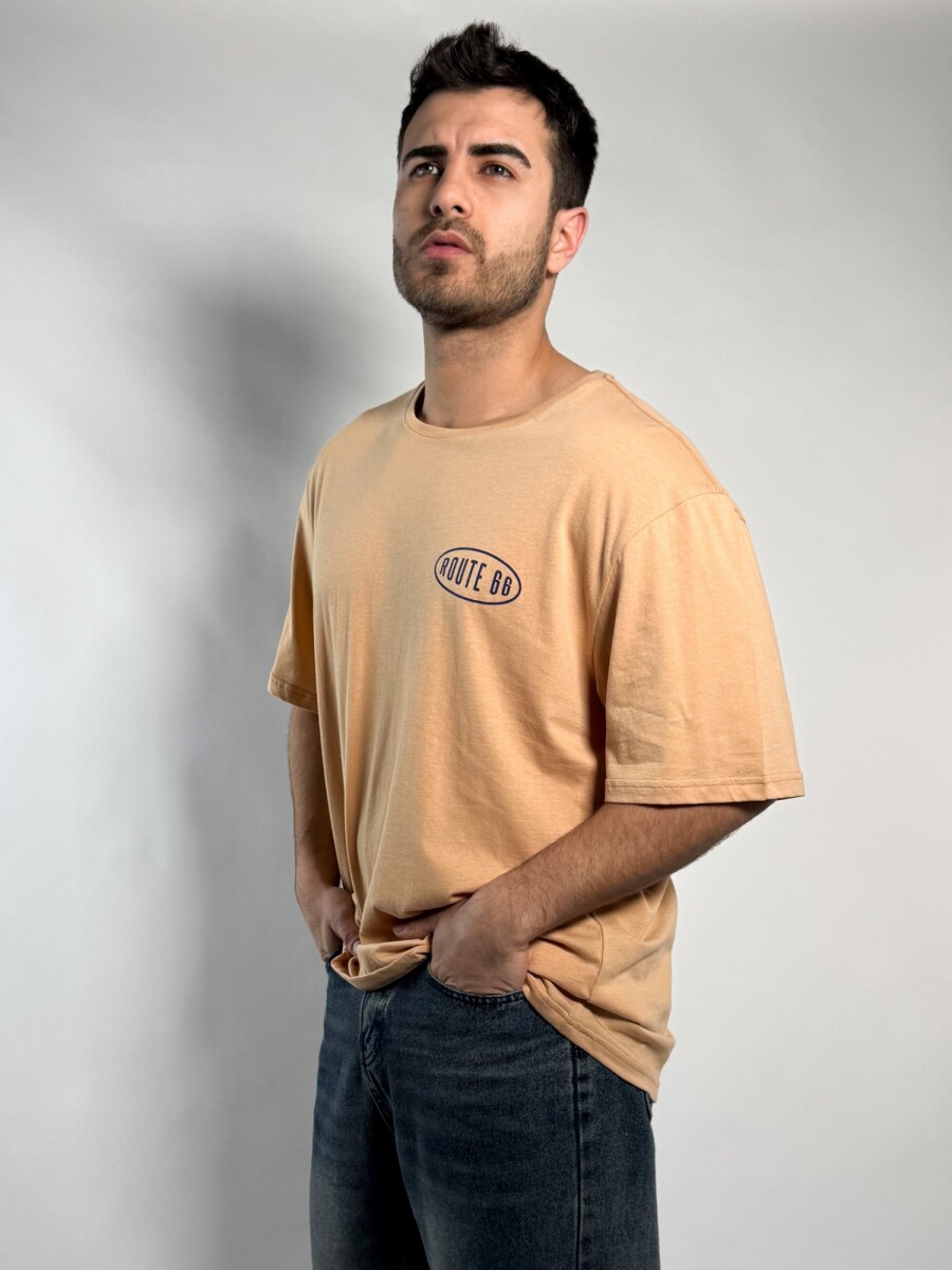 Remera oversize con estampa Polino - Camel 