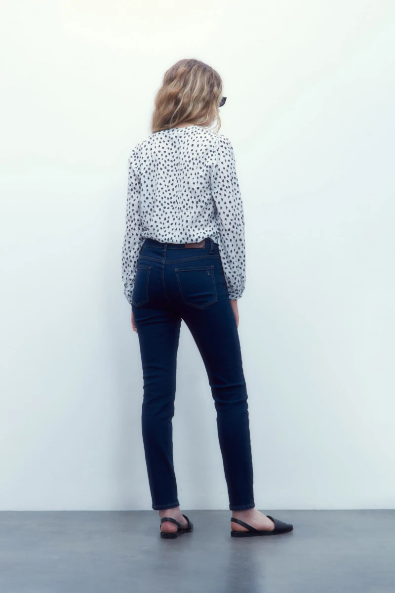 Blusa cuello mao con estampa floral crudo