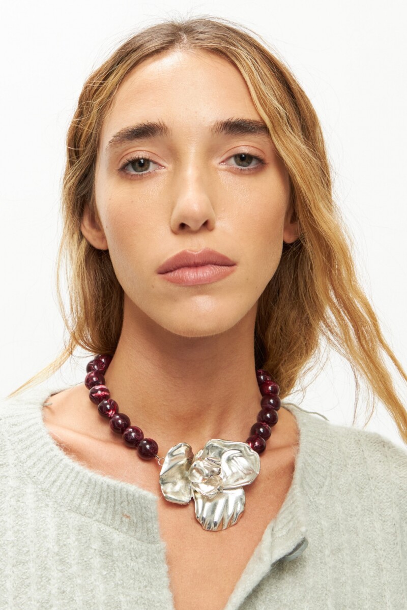 Collar dije flor bolas bordo