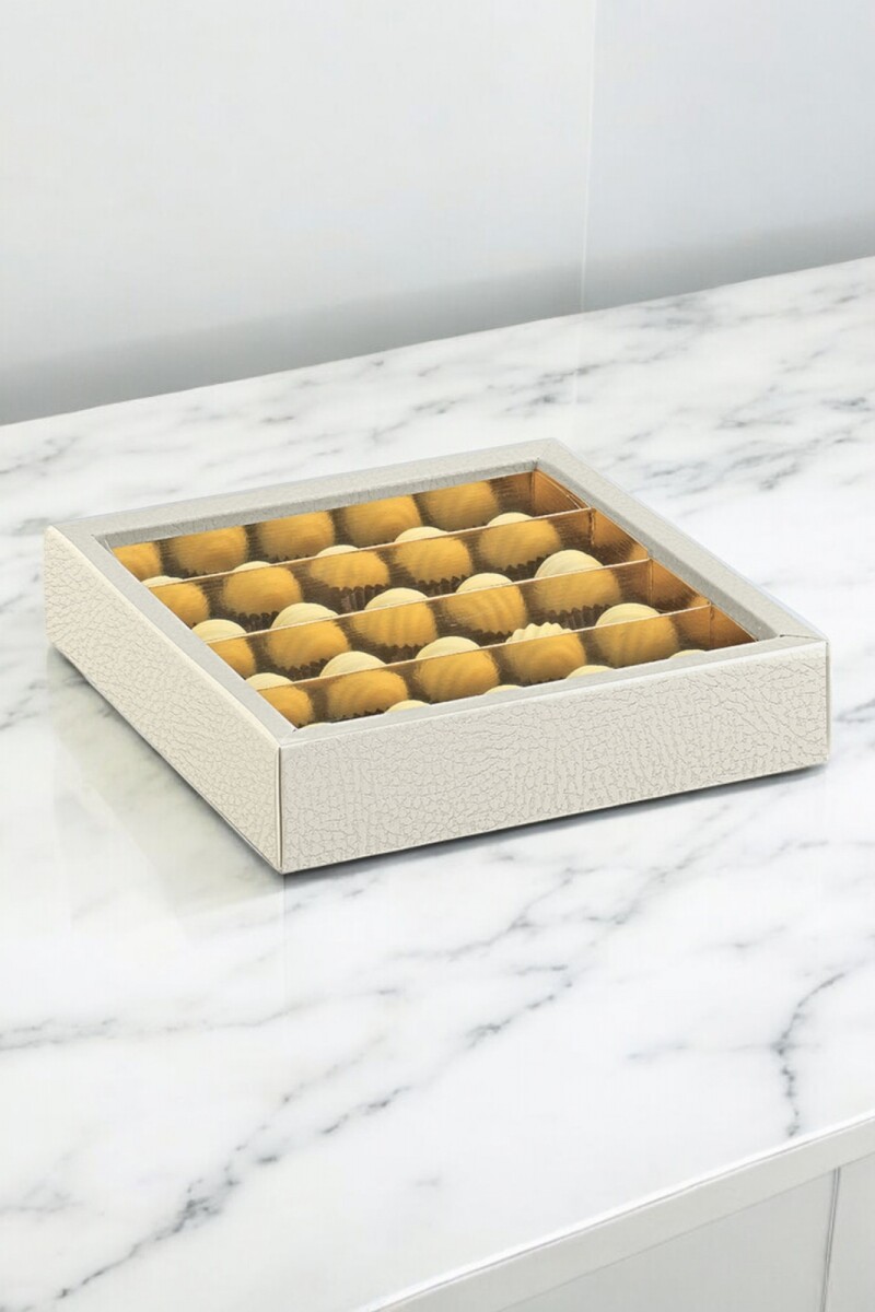 Caja bombones 14,5x14,5x3,5 cm. - PELLE BIANCO+ORO 