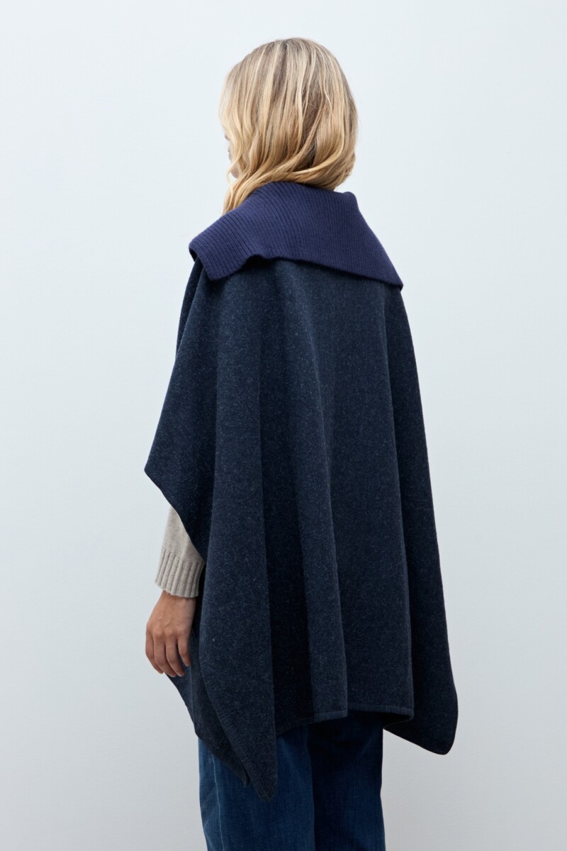 Capa cuello tejido y botones azul marino
