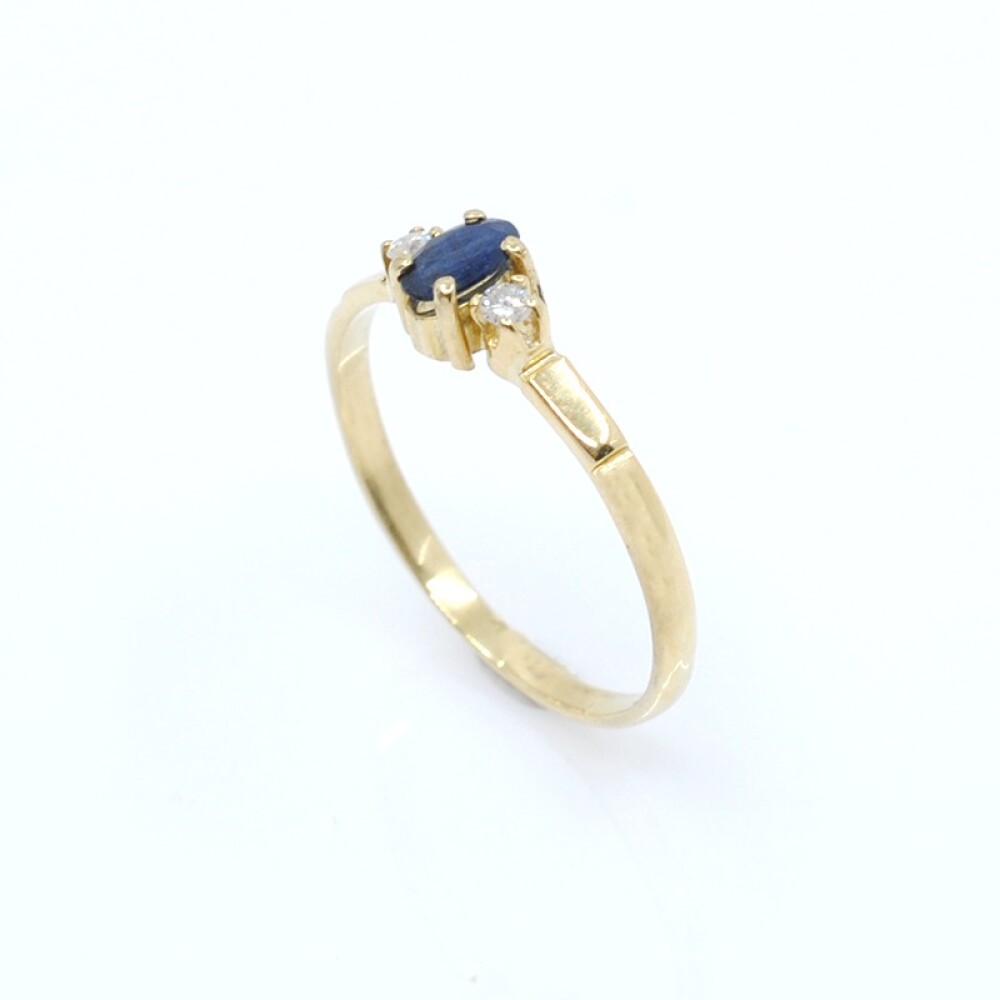 Anillo en oro 18k zafiro y brillantes Anillo en oro 18k zafiro y brillantes