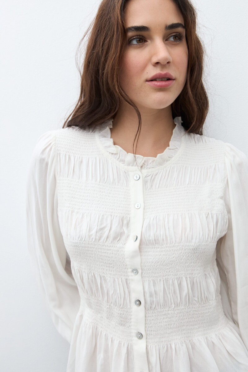 Camisa romántica crudo