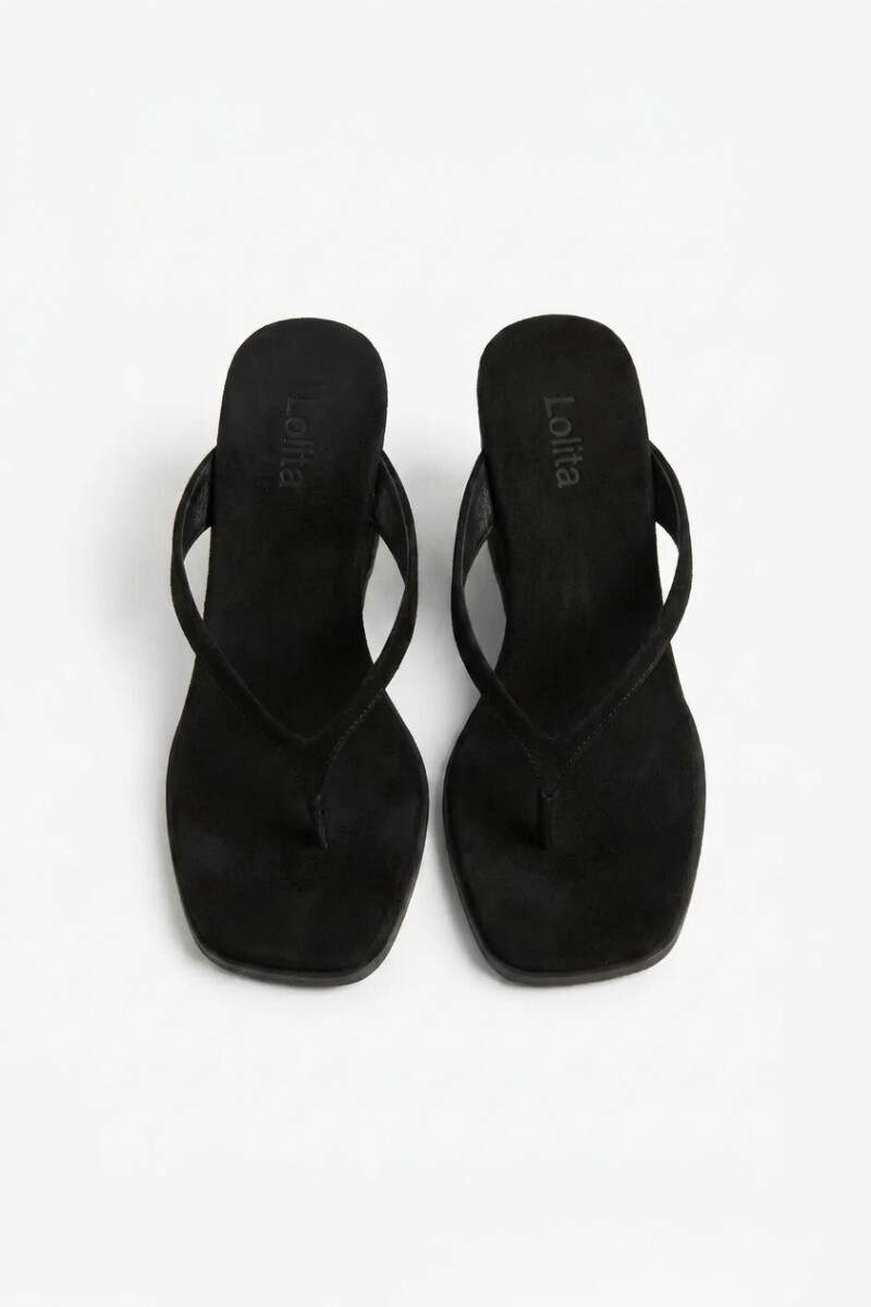 Sandalia cuero taco corrido negro