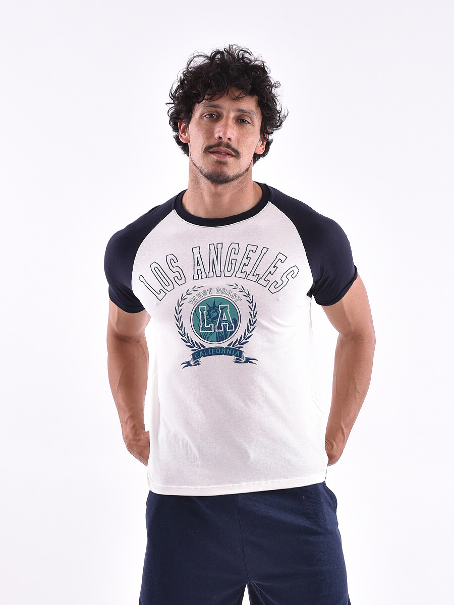 REMERA COLLAGE REGULAR - ESTAMPADO 1 