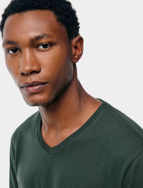 CAMISETA BÁSICA MANGA CORTA CUELLO EN V VERDE