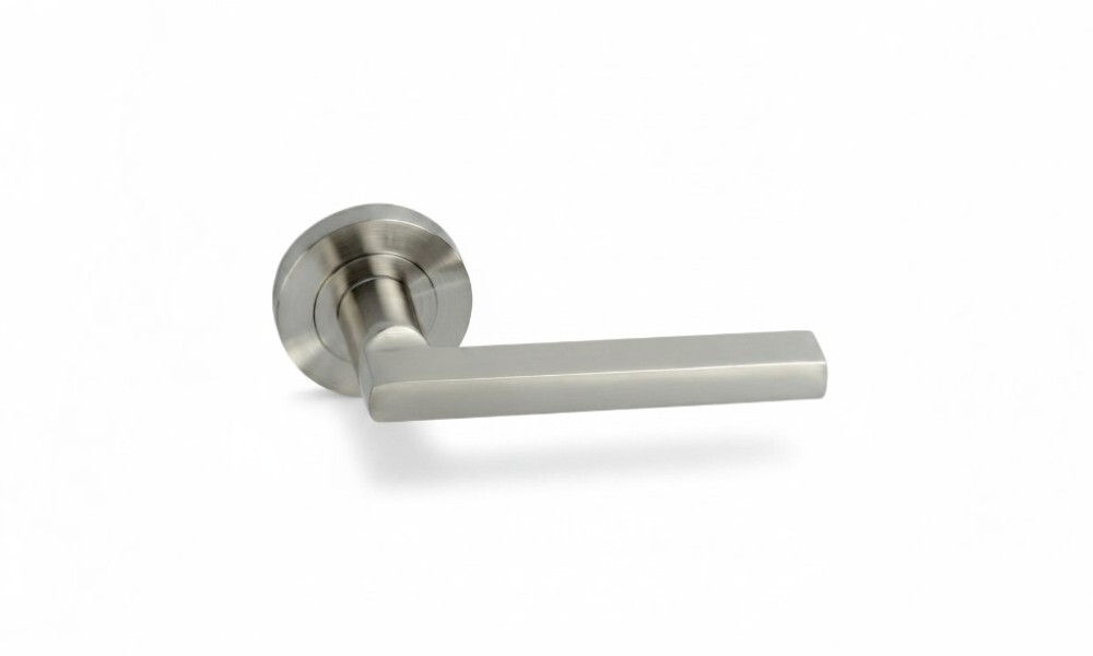 Manija para puerta R-530A satinada Manija Para Puerta R-530a Satinada