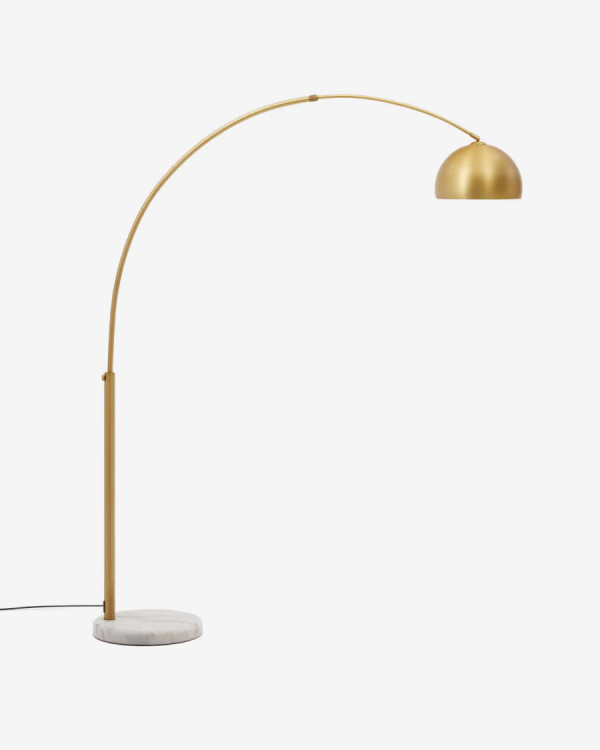 Lámpara de pie Madali de metal con acabado latón y mármol blanco Lámpara de pie Madali de metal con acabado latón y mármol blanco