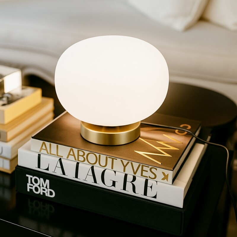 ARTEFACTO DECORATIVO DE<br /> ARTEFACTO DECORATIVO DE MESA NORWOOD - GOLD<br /> MESA NORWOOD - GOLD Lámpara de Mesa Norwood Dorada para Interior