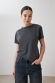 Remera con tachas gris