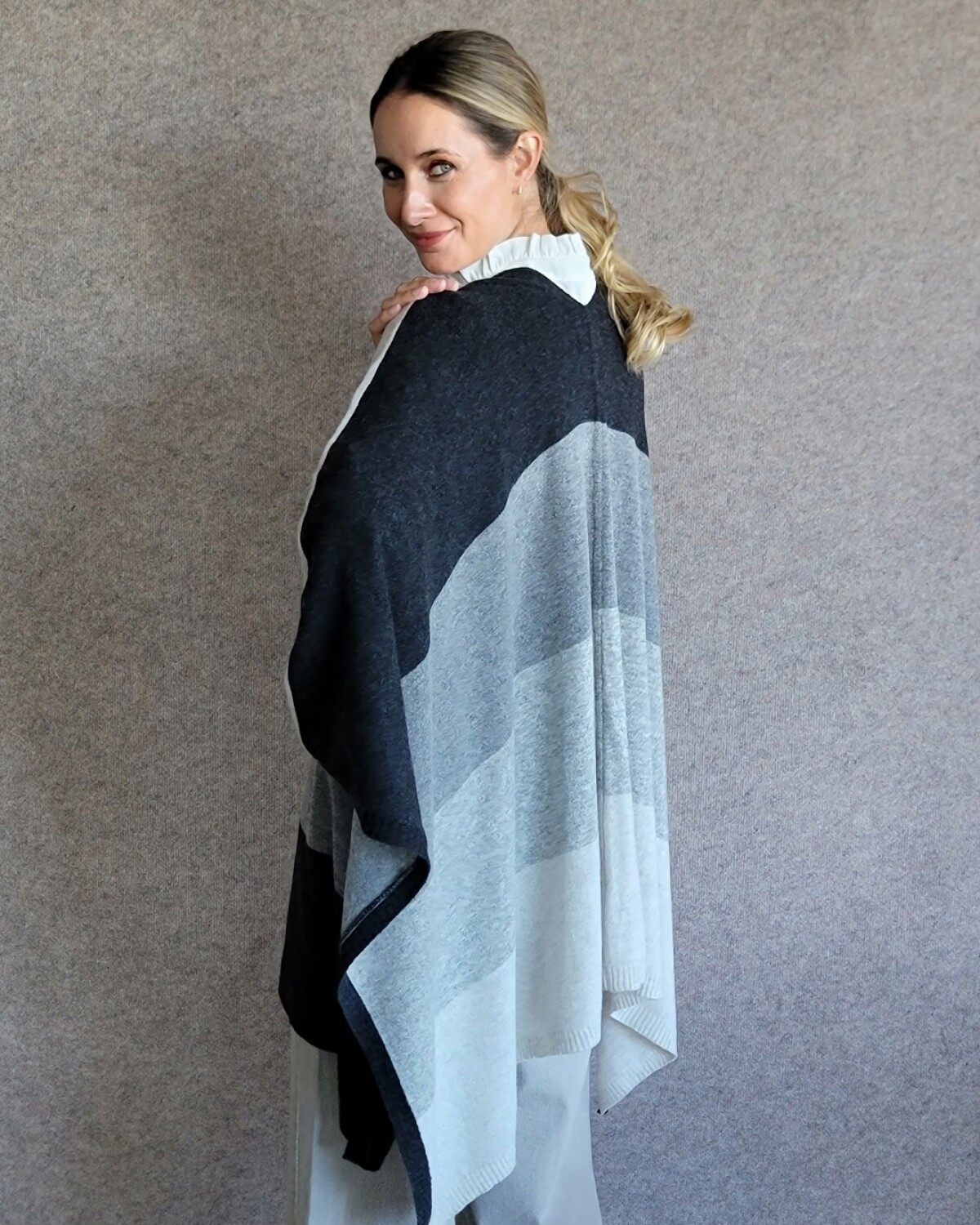 Varley Ruana Ruana Bimba - Gris Charcoal — Magnolia