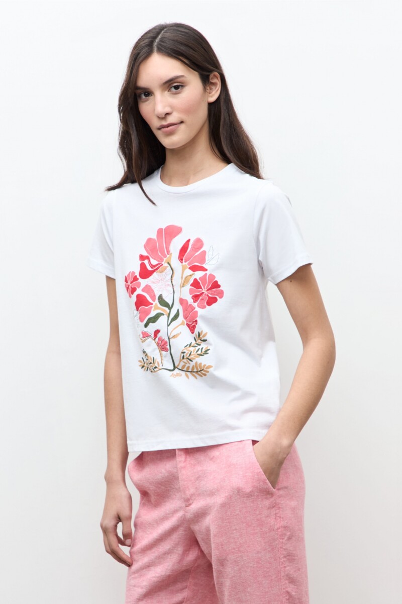 Remera estampa y bordado local blanco