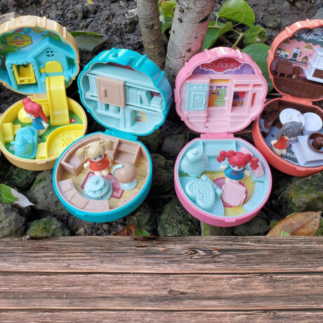 Casita con mini muñeca coleccionable Sc